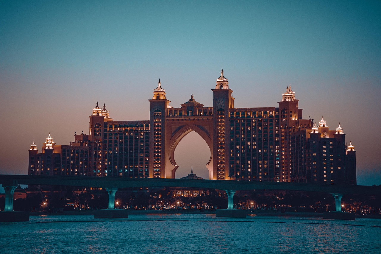 Palm Jumeirah Hotel & Suite Deals: United Arab Emirates