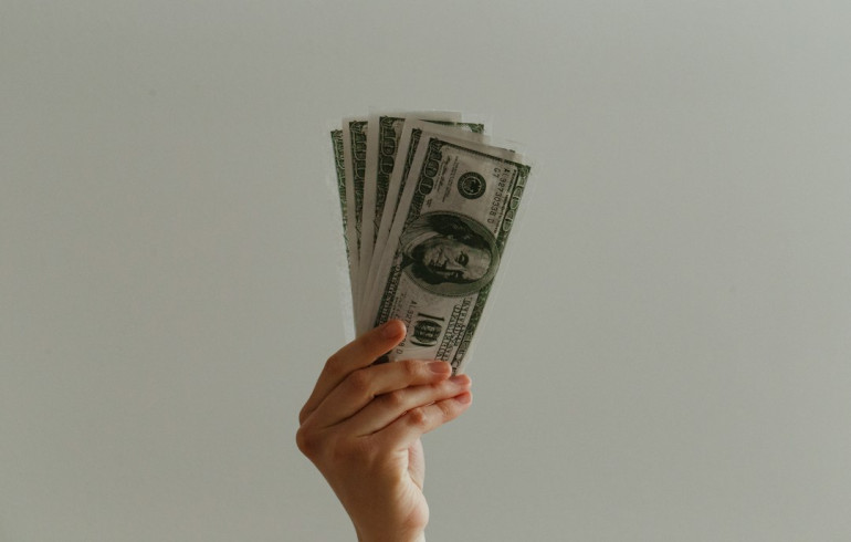 Buy US Dollars: GBP to USD Exchange Rate & Travel Currency Guide